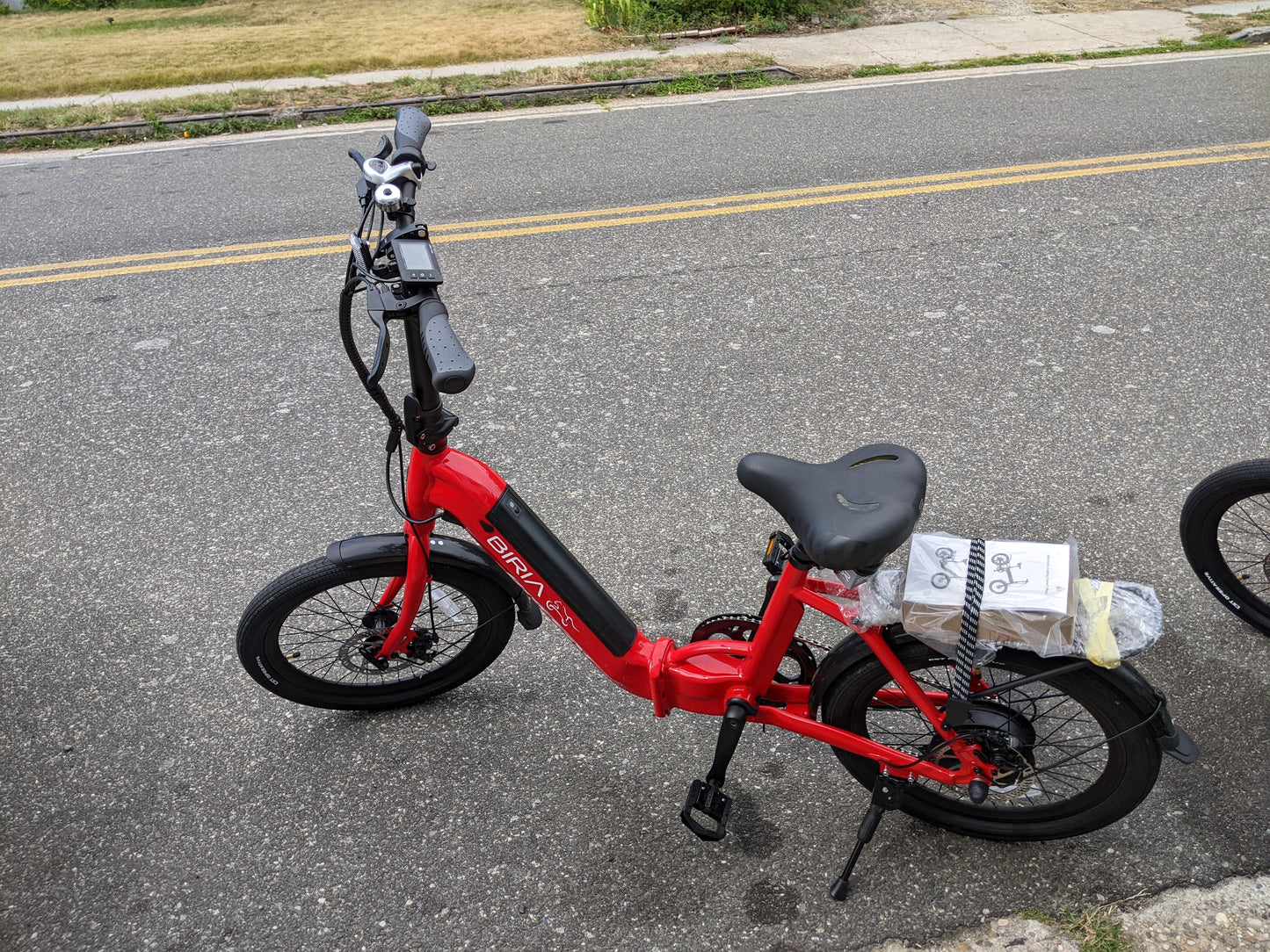 Big Cat 2025 BIRIA 500 Thin Tire - Folding Electric Bike